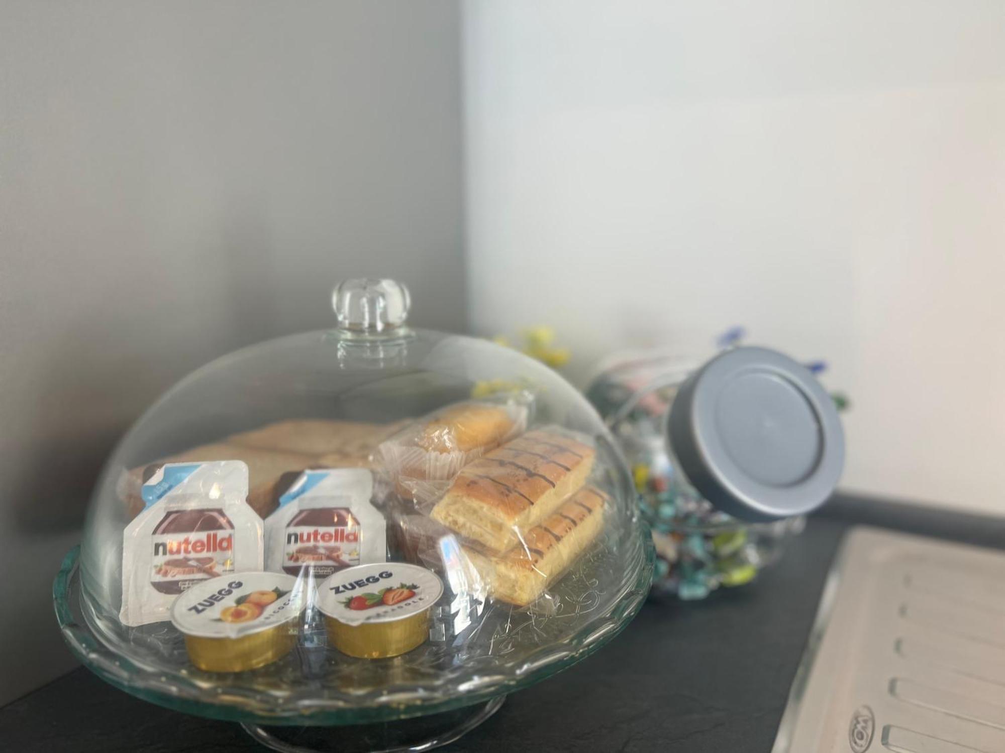 Regina Milano In Melegnano - Wifi, Breakfast Box And Terrace Appartement Buitenkant foto